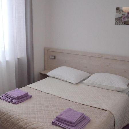 Apartments And Rooms By The Sea Jakisnica, Pag - 4160 ลุน ภายนอก รูปภาพ