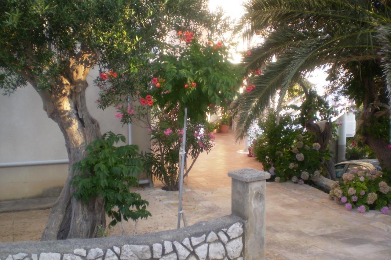 Apartments And Rooms By The Sea Jakisnica, Pag - 4160 ลุน ภายนอก รูปภาพ