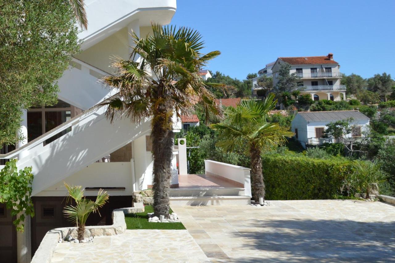 Apartments And Rooms By The Sea Jakisnica, Pag - 4160 ลุน ภายนอก รูปภาพ