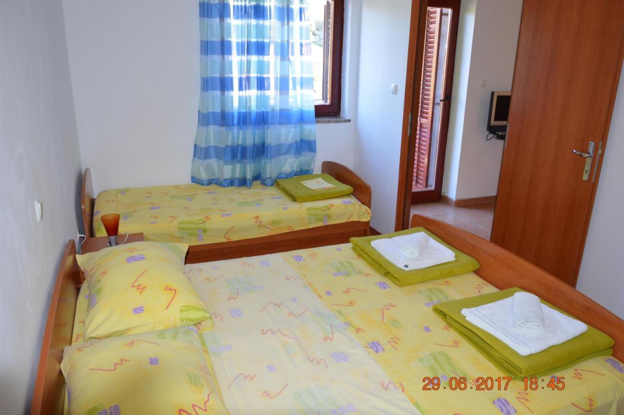Apartments And Rooms By The Sea Jakisnica, Pag - 4160 ลุน ภายนอก รูปภาพ