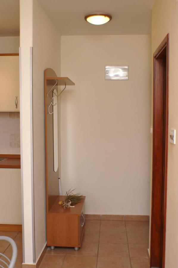 Apartments And Rooms By The Sea Jakisnica, Pag - 4160 ลุน ภายนอก รูปภาพ